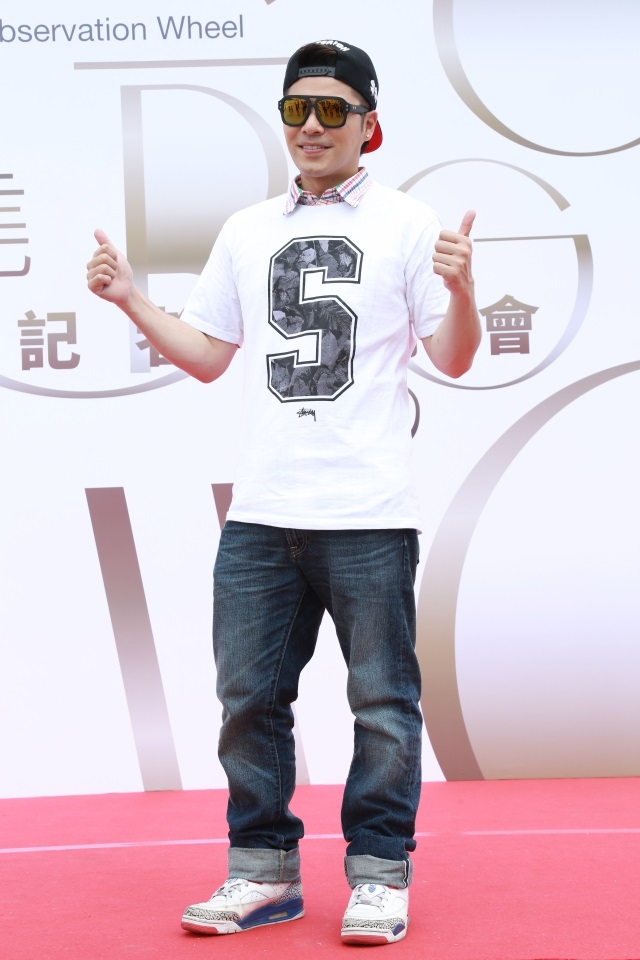 香港歌手姜文杰昨說明被騙經過。香港《蘋果日報》.jpg