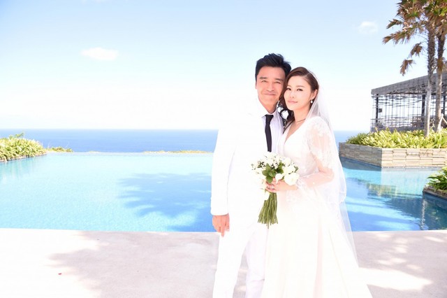 阿B（左）去年在峇里島再婚娶范姜素貞。資料照片.jpg